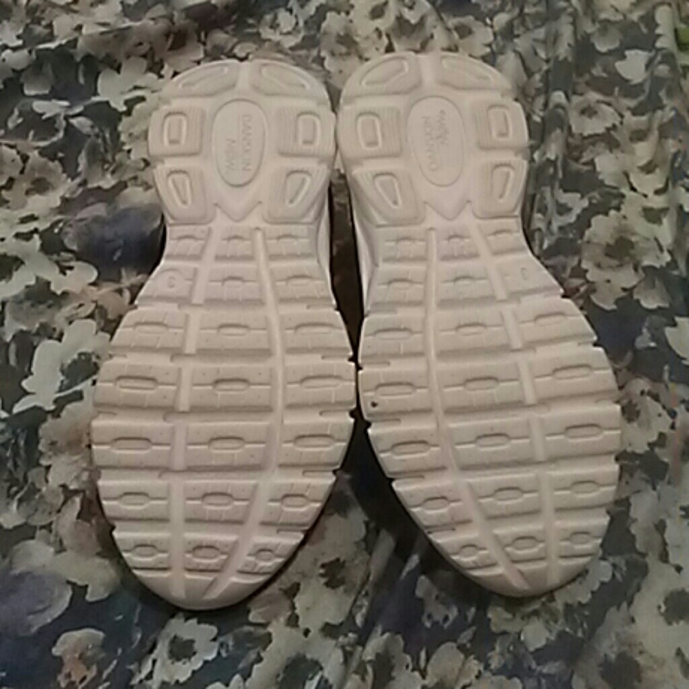 Shoe - Picture 2 of 4